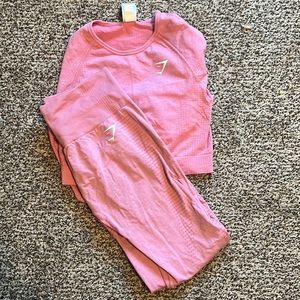 Matching gym shark legging and long sleeve crop top